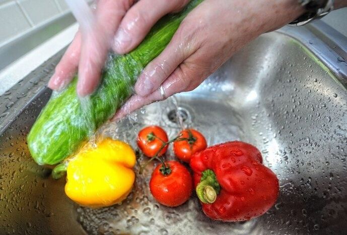 To prevent parasitic infection, it is necessary to wash the vegetables before eating. 